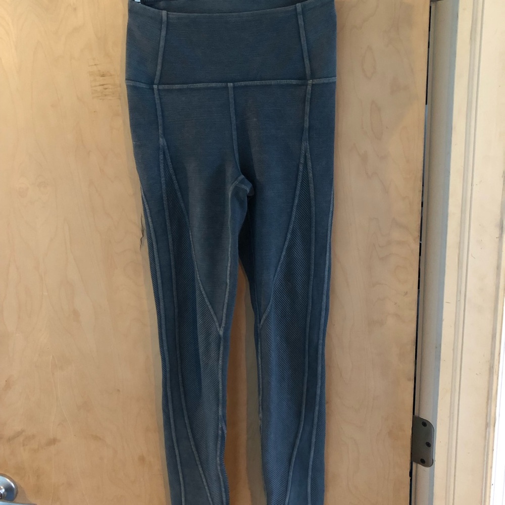 Lululemon RARE ribbed/seamed Wunder Under